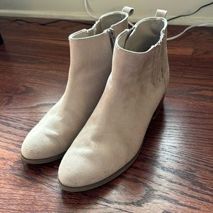 Old navy boots size 8